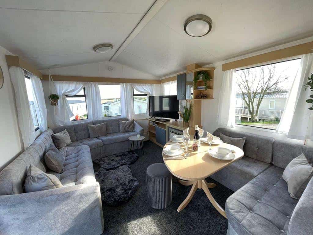 002 Beaumaris Living area