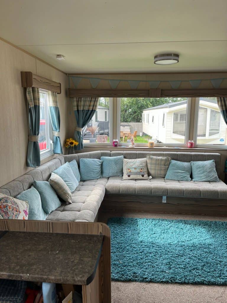 002 Horizon 2017 lounge