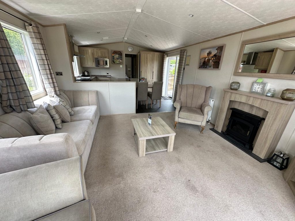 002 Regal Somerton Lounge