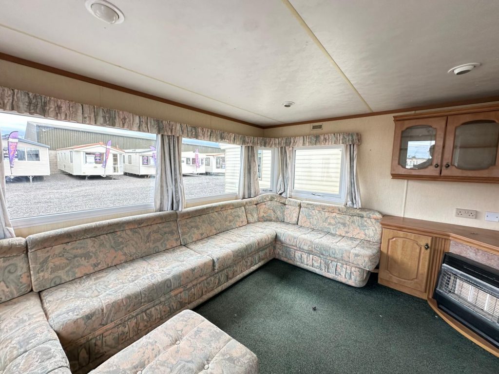 002 Salisbury Lounge