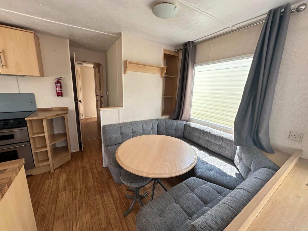 003-Cascade-Dining-area