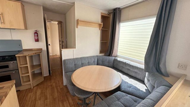 003-Cascade-Dining-area