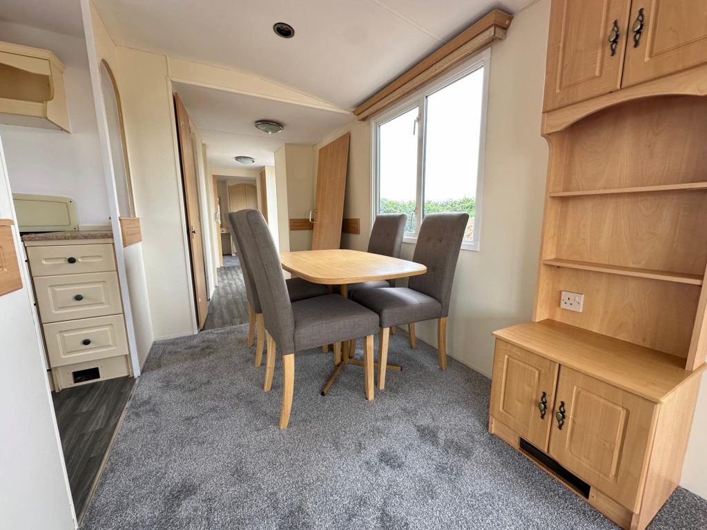 004 Amethyst Dining area