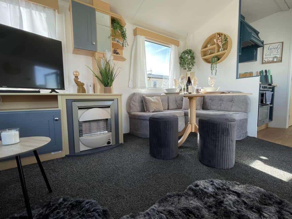 004 Beaumaris Lounge