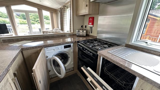 integrated washing machine and dishwasher