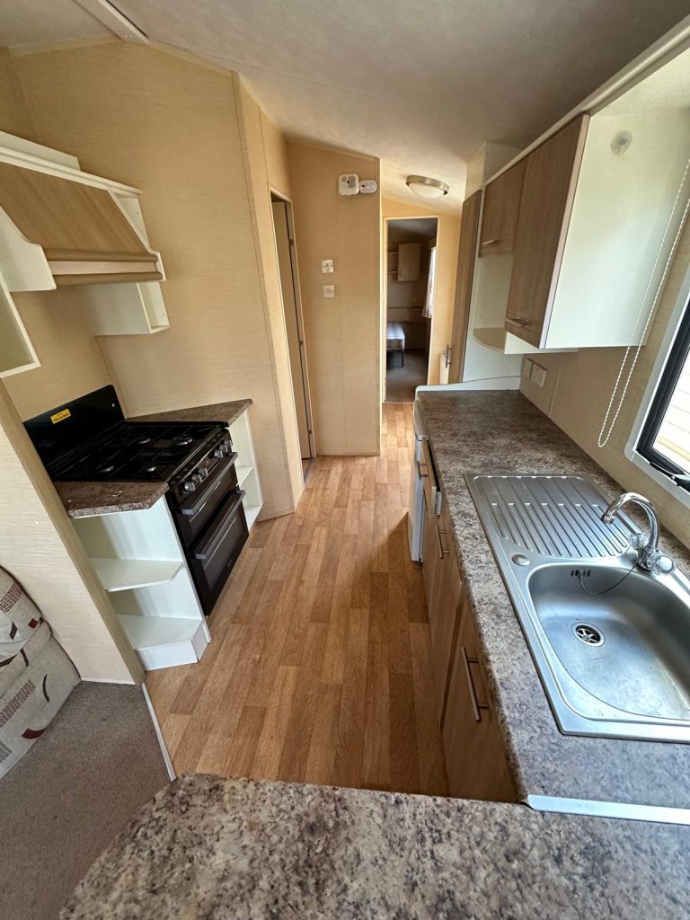 004 Rio gold Kitchen