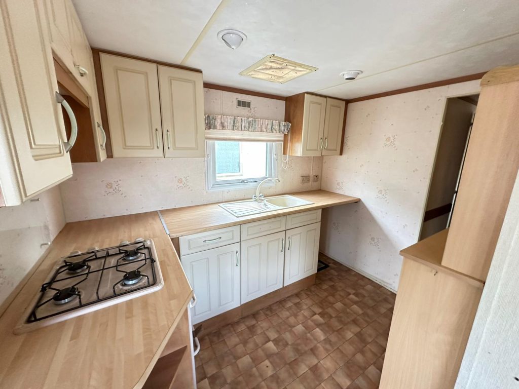 004 Salisbury Kitchen