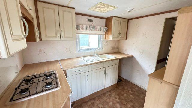 004 Salisbury Kitchen