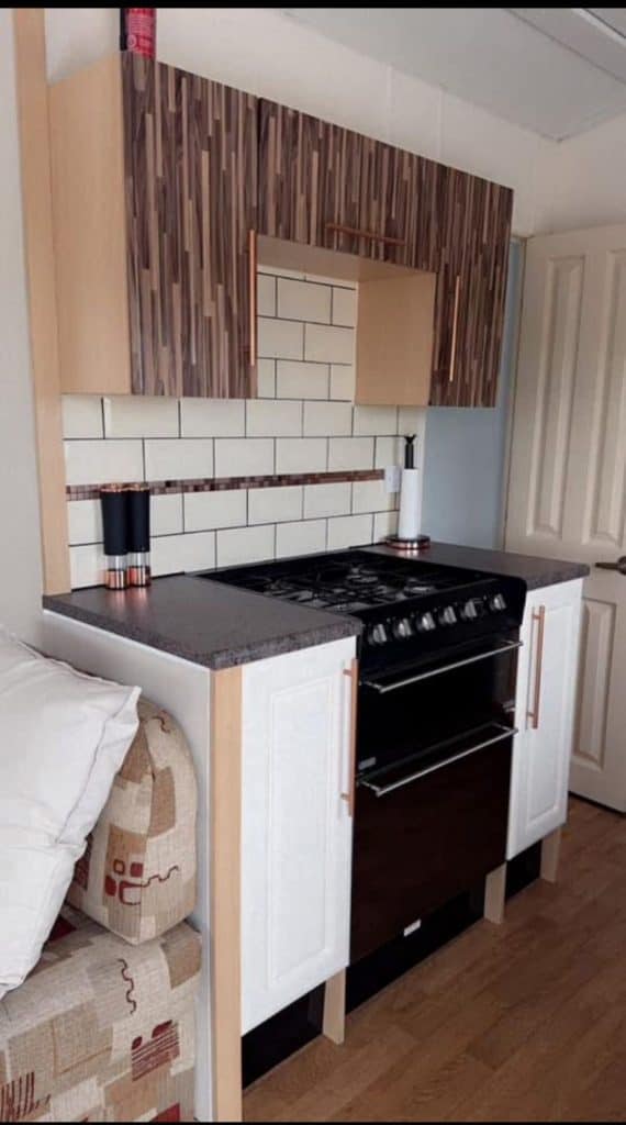 005 Delta Deluxe Kitchen