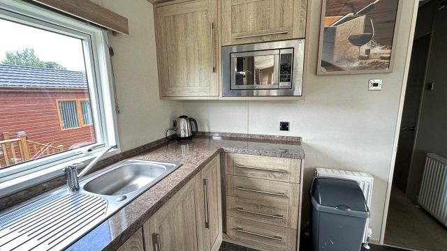 005 Helmsley Kitchen