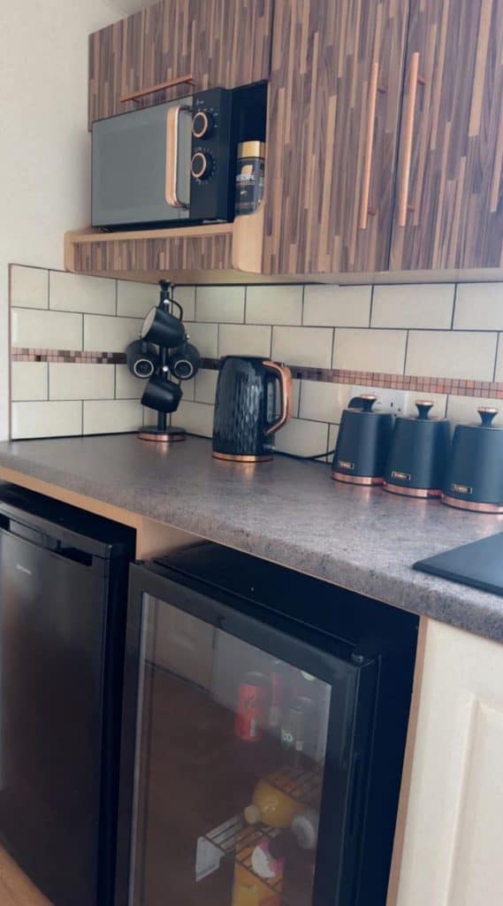 006 Delta Deluxe Kitchen