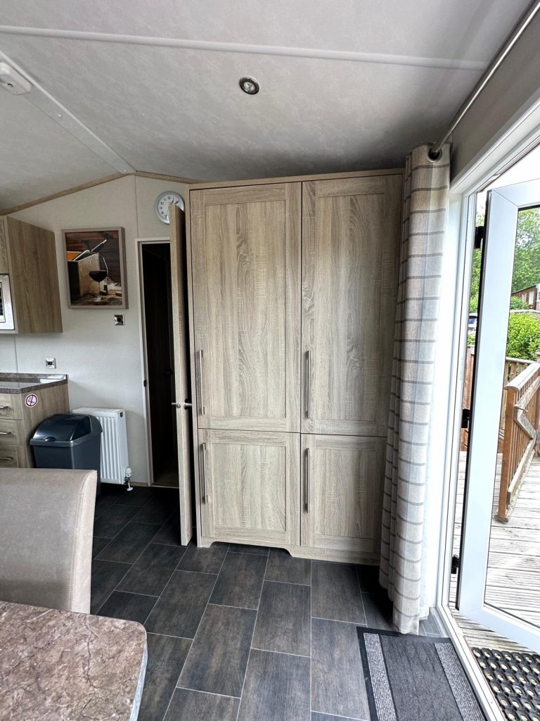 006 Helmsley entrance