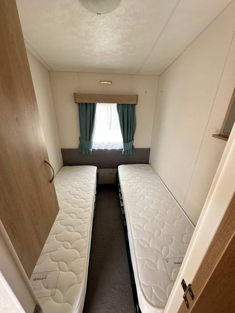 009-Delta-Twin-bedroom