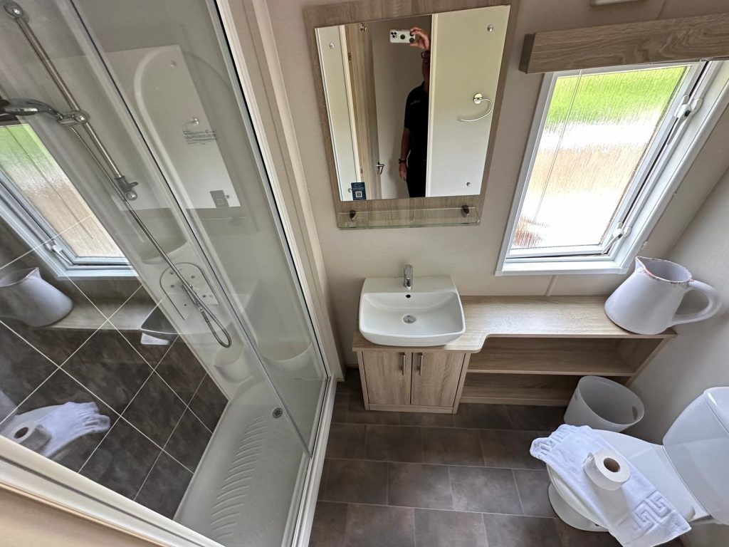 009 Somerton Shower room