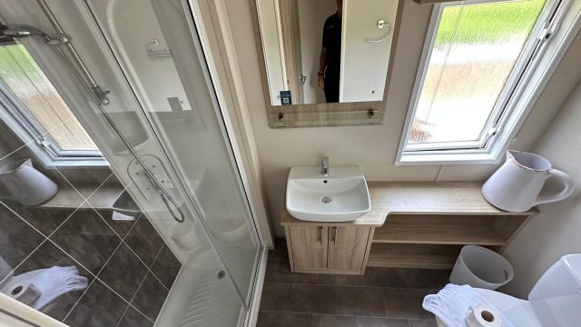 009 Somerton Shower room