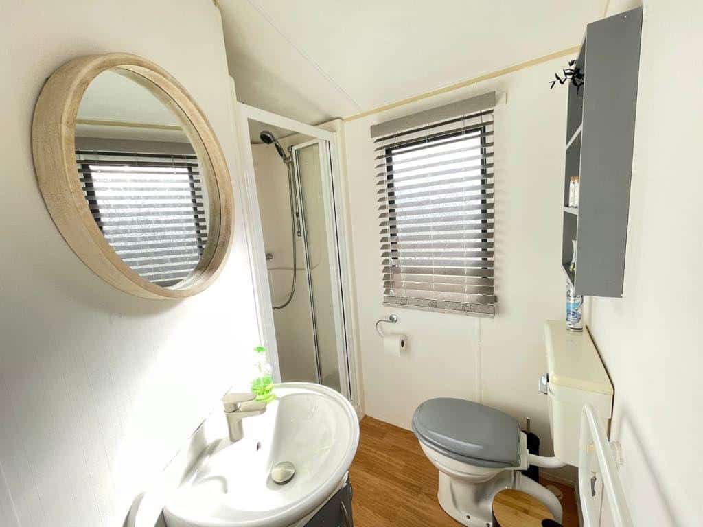 010 Beaumaris Shower Room