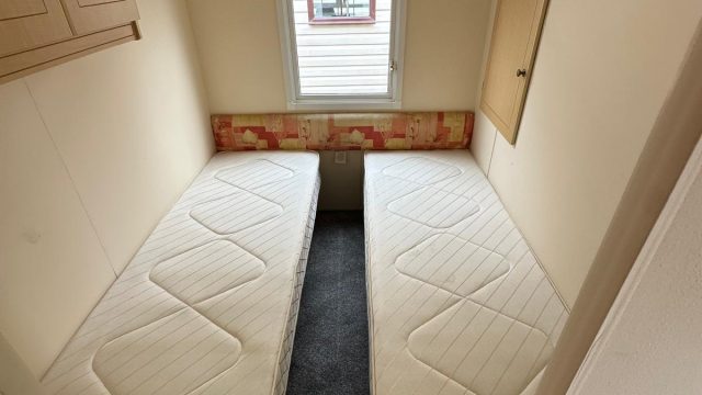 010 Twin Room Amethyst