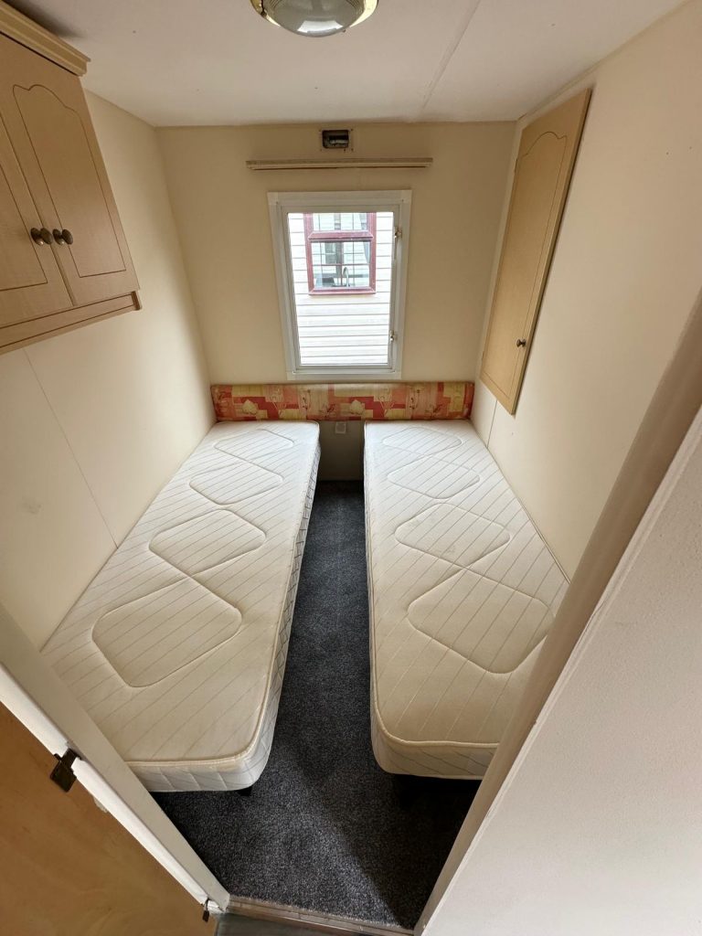 010 Twin Room Amethyst