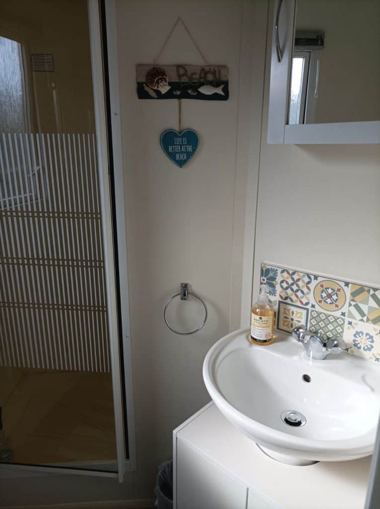 011 Arizona showe room