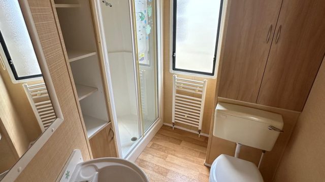 011 Rio Gold Shower Room