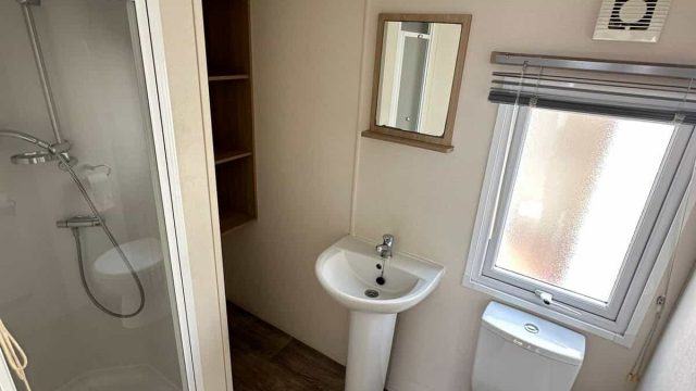 012-Delta-Shower-room