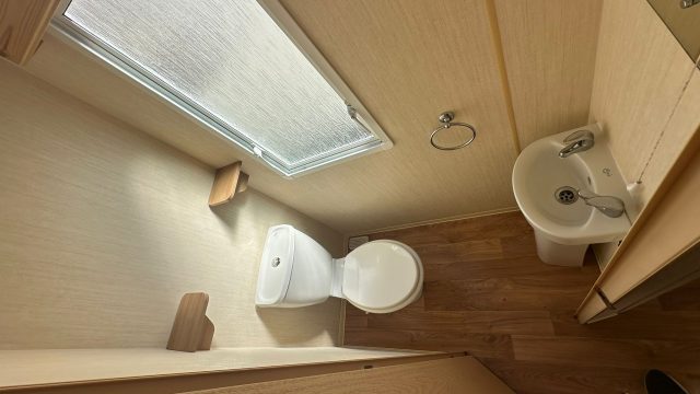 012 Horizon 2011 Toilet