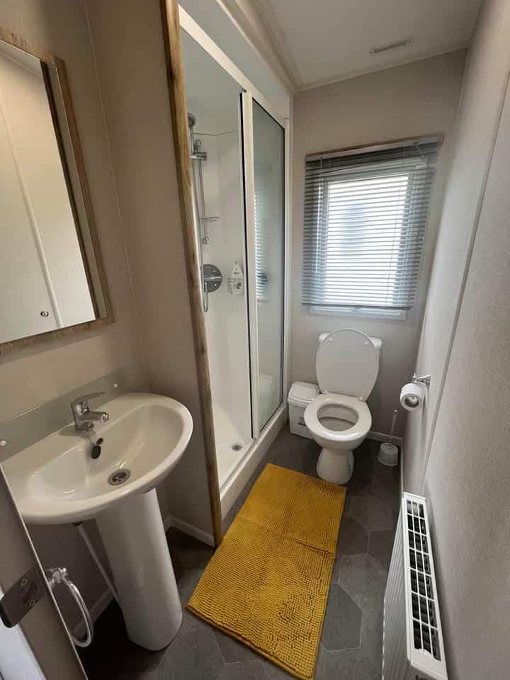 009 coworth Shower room