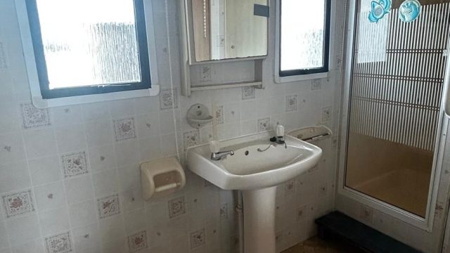 010 Debonair Bathroom