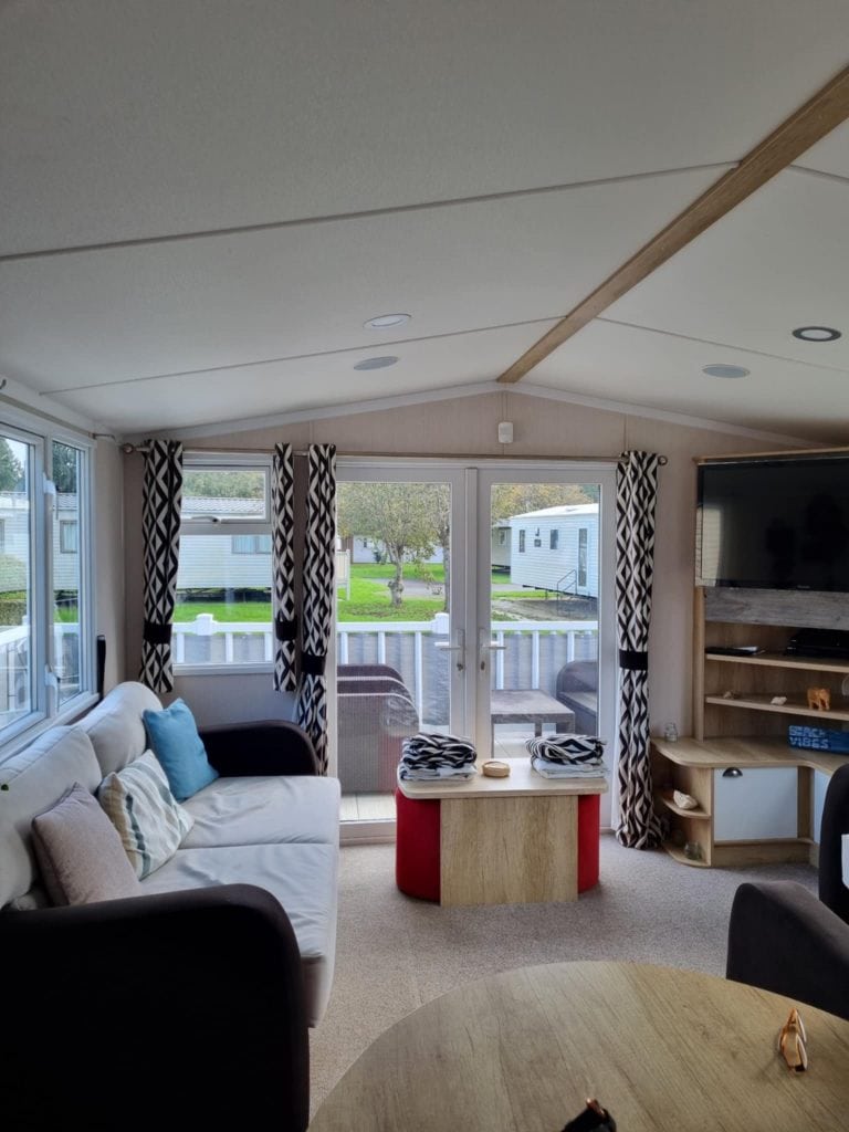 002 Swift Family Lounge