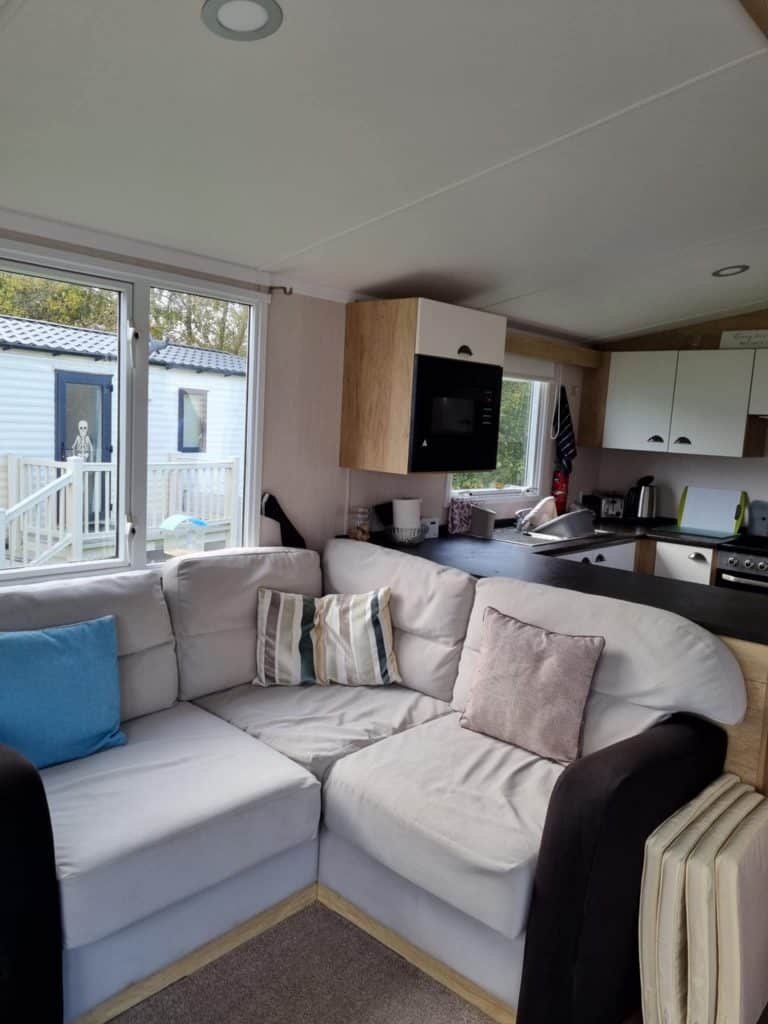 003 Swift Family Lounge