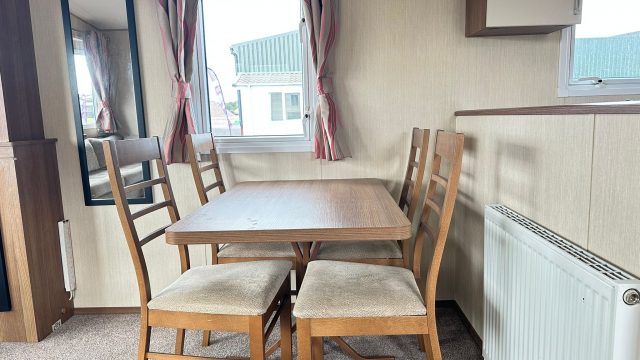 004 Summer breeze dining