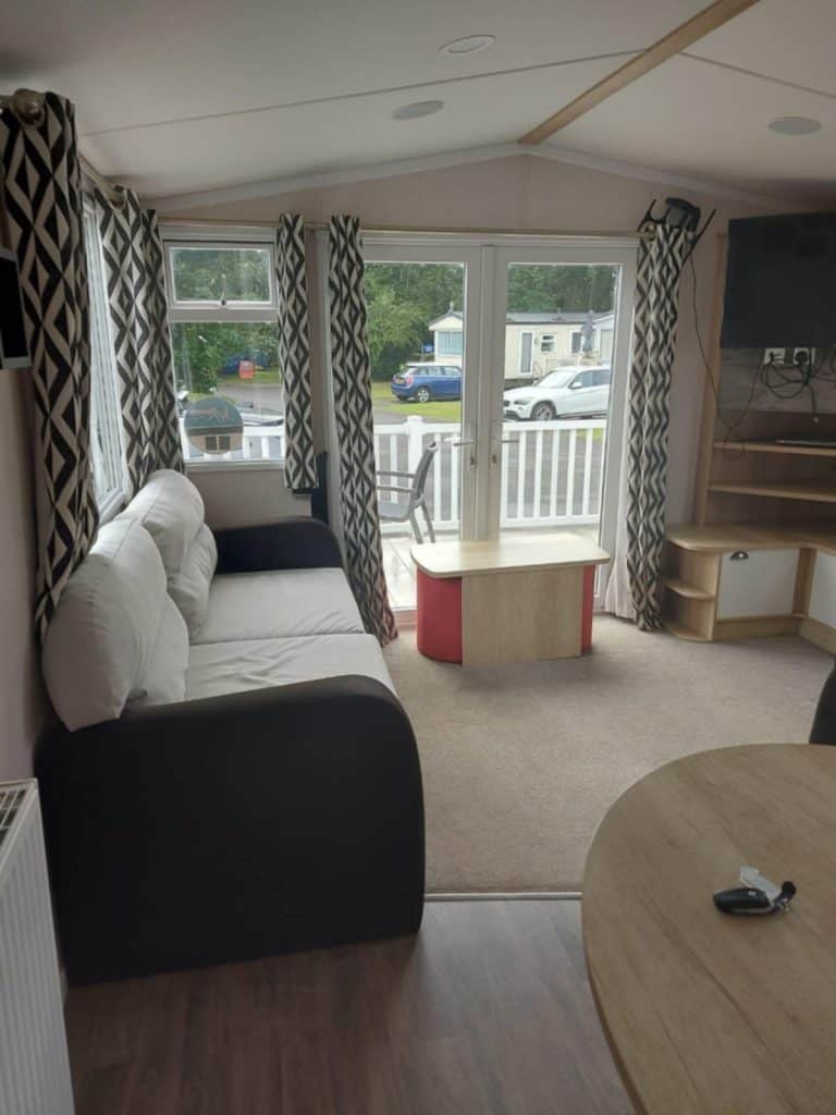 005 Swift Family Lounge