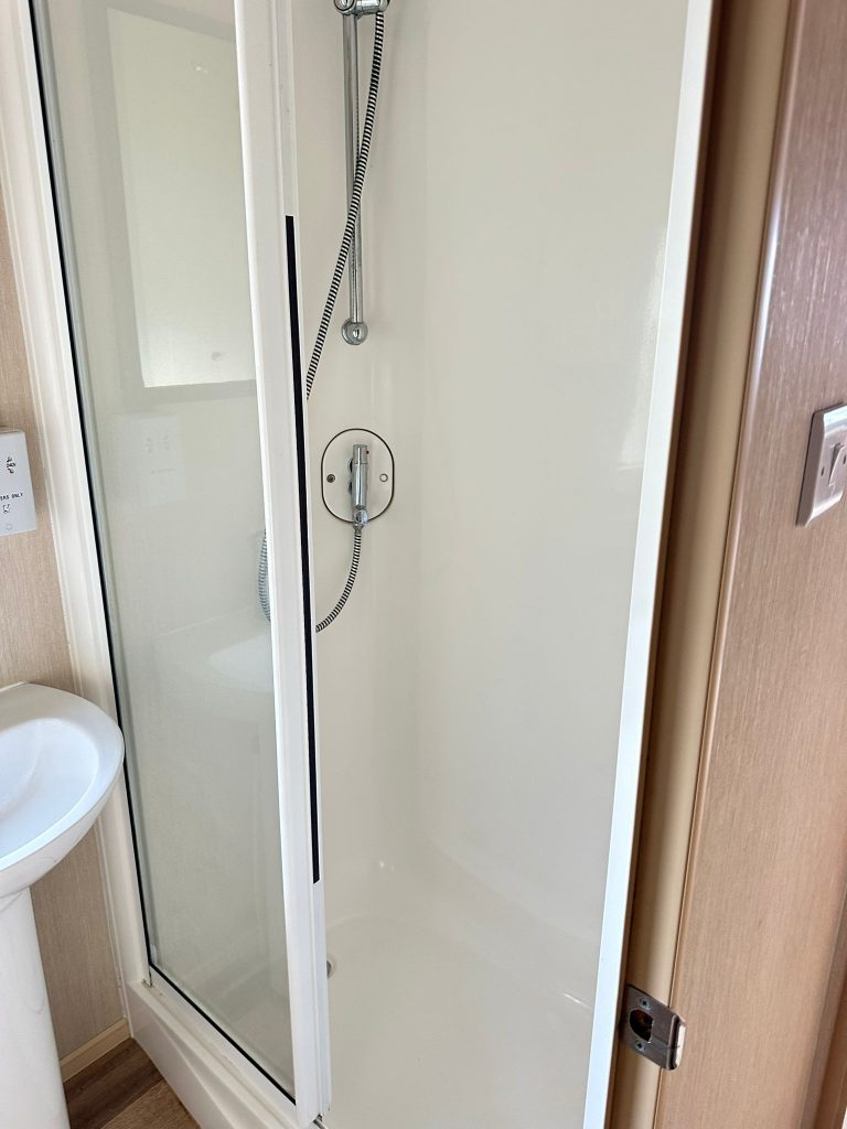 009 Summer Breeze Shower