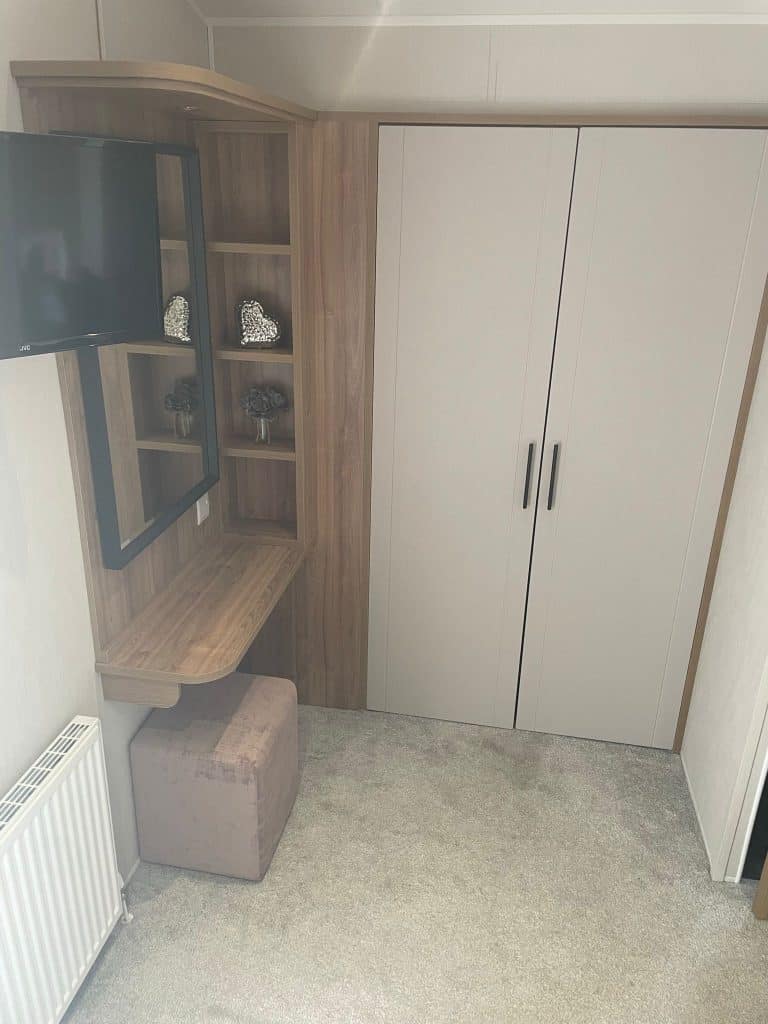 010 Waverly Double Bedroom Storage