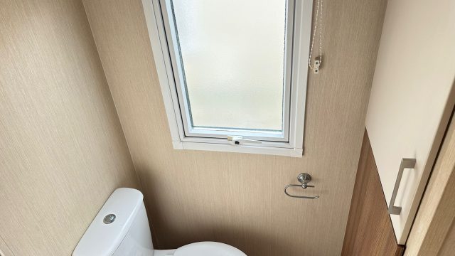 010 summer breeze toilet