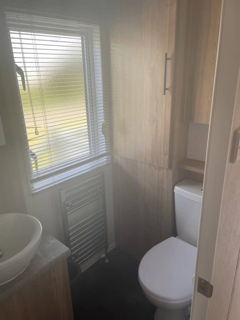 011 Waverly Shower Room