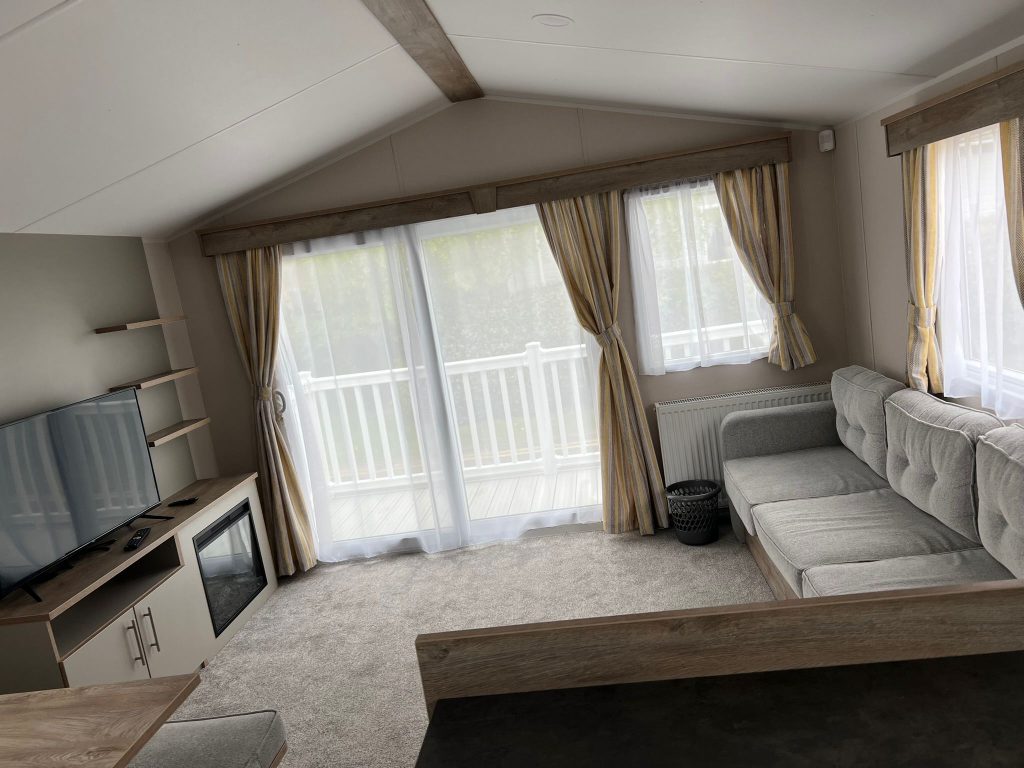 002 Mirage Lounge (2)