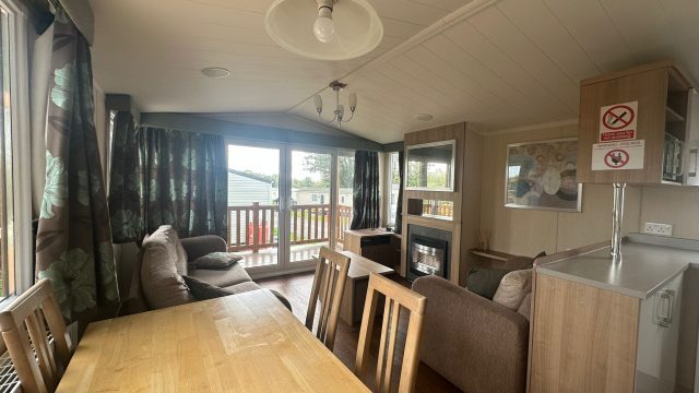 002 woodland Escape Dining