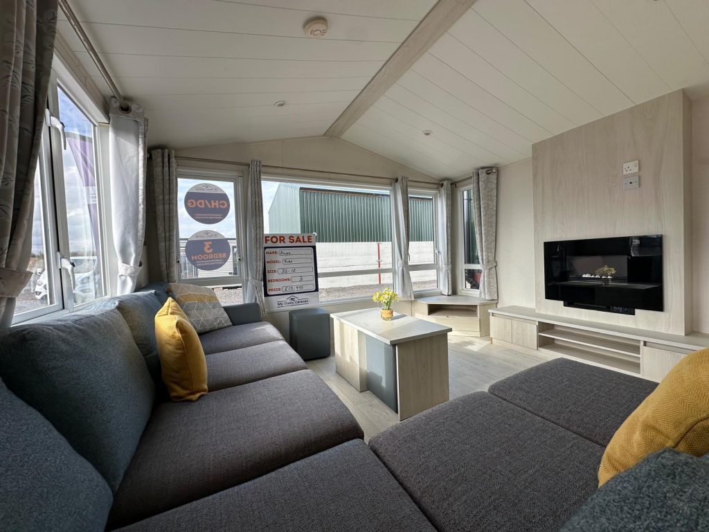 002Atlas Ruby Lounge