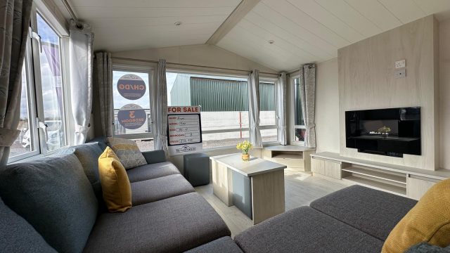 002Atlas Ruby Lounge