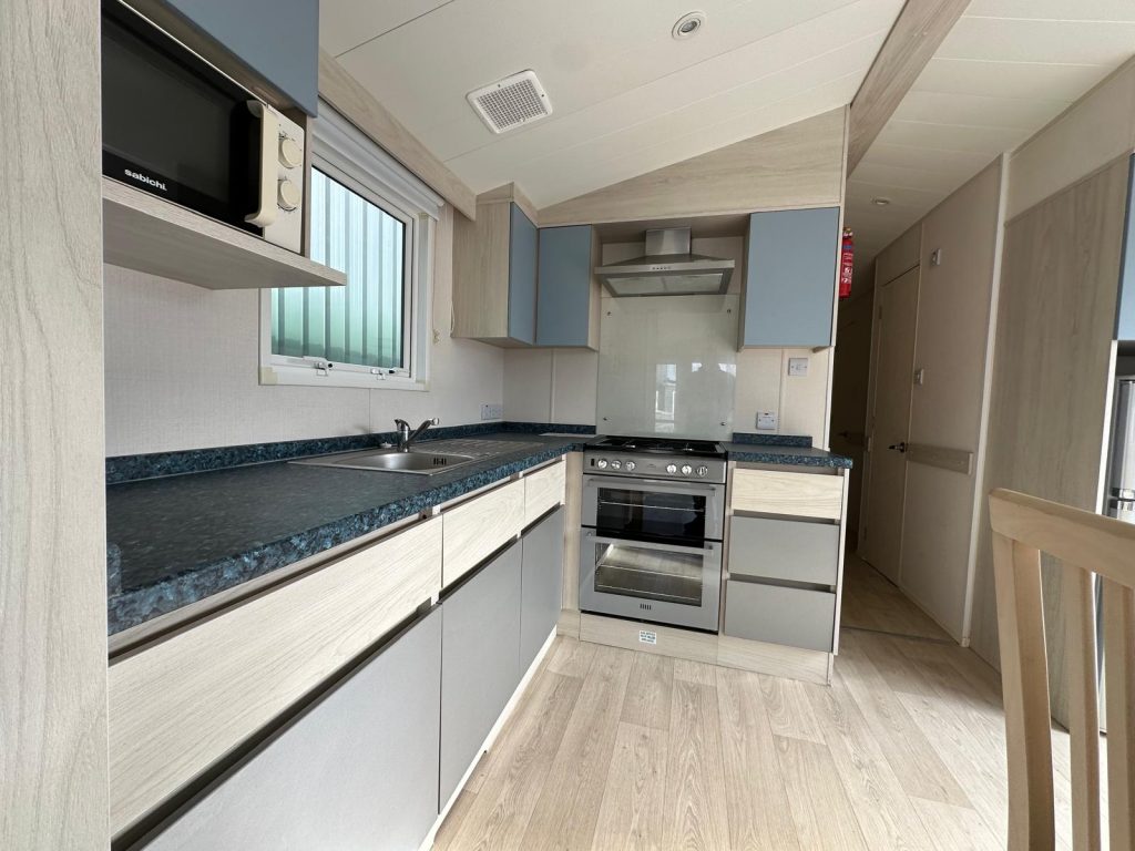 004 Atlas Ruby Kitchen