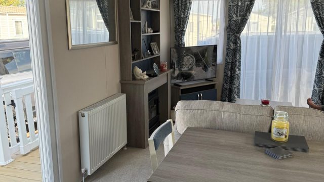 004 Regal dining (2)