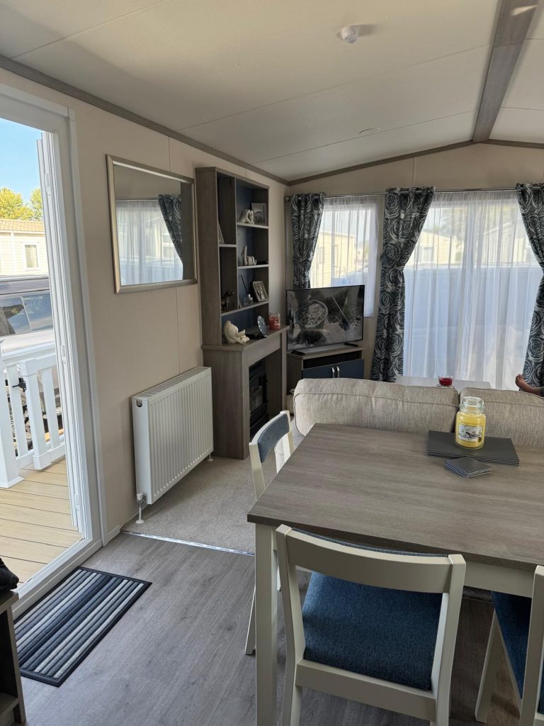 004 Regal dining (2)