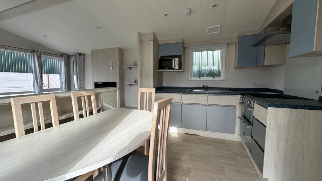 005 Atlas ruby dining