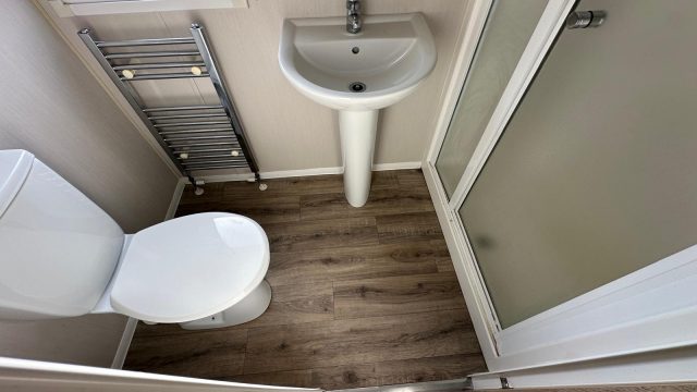 006 Pier Shower room