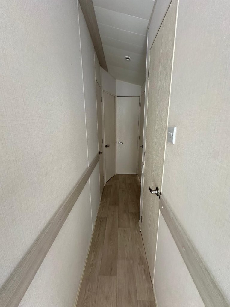 008 Atlas Ruby Hallway