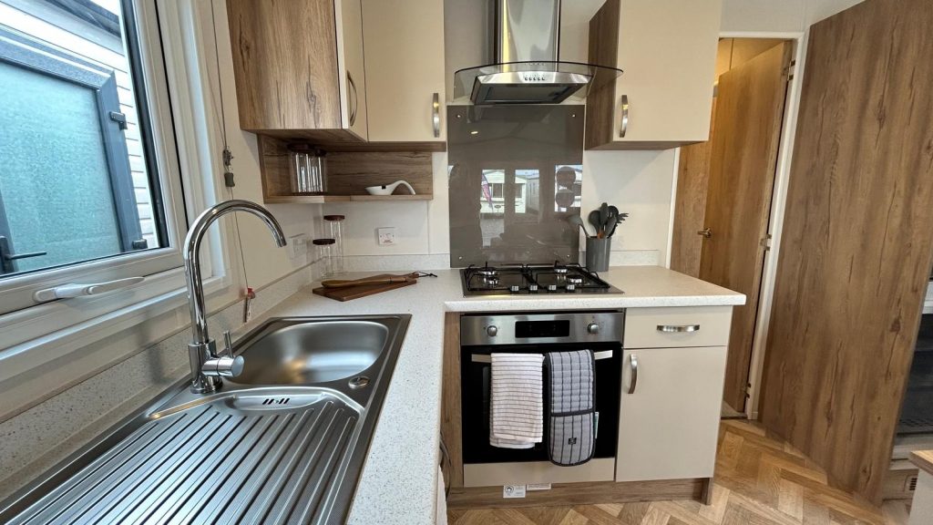 008a Retreat Kitchen