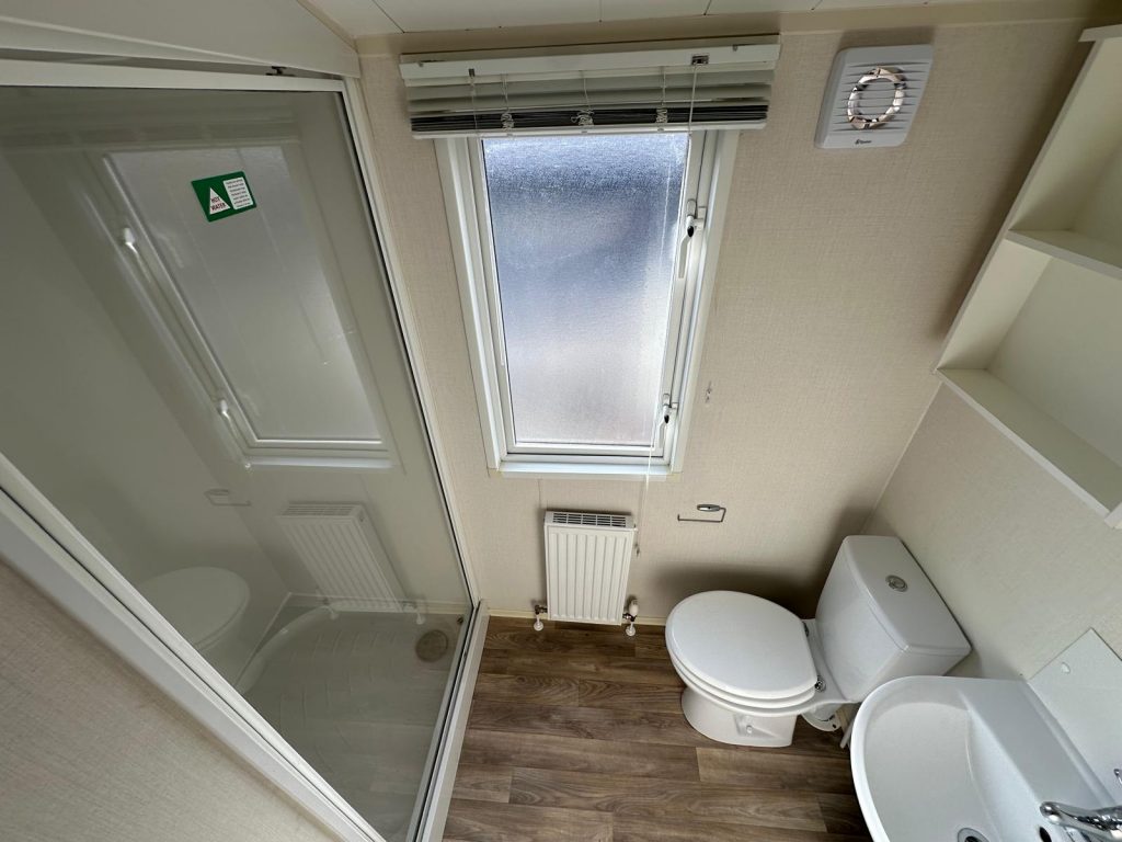 009 Atlas ruby Shower