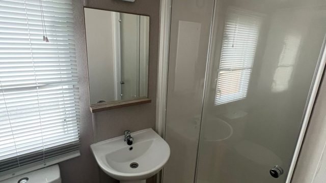 009 Mirage Shower room