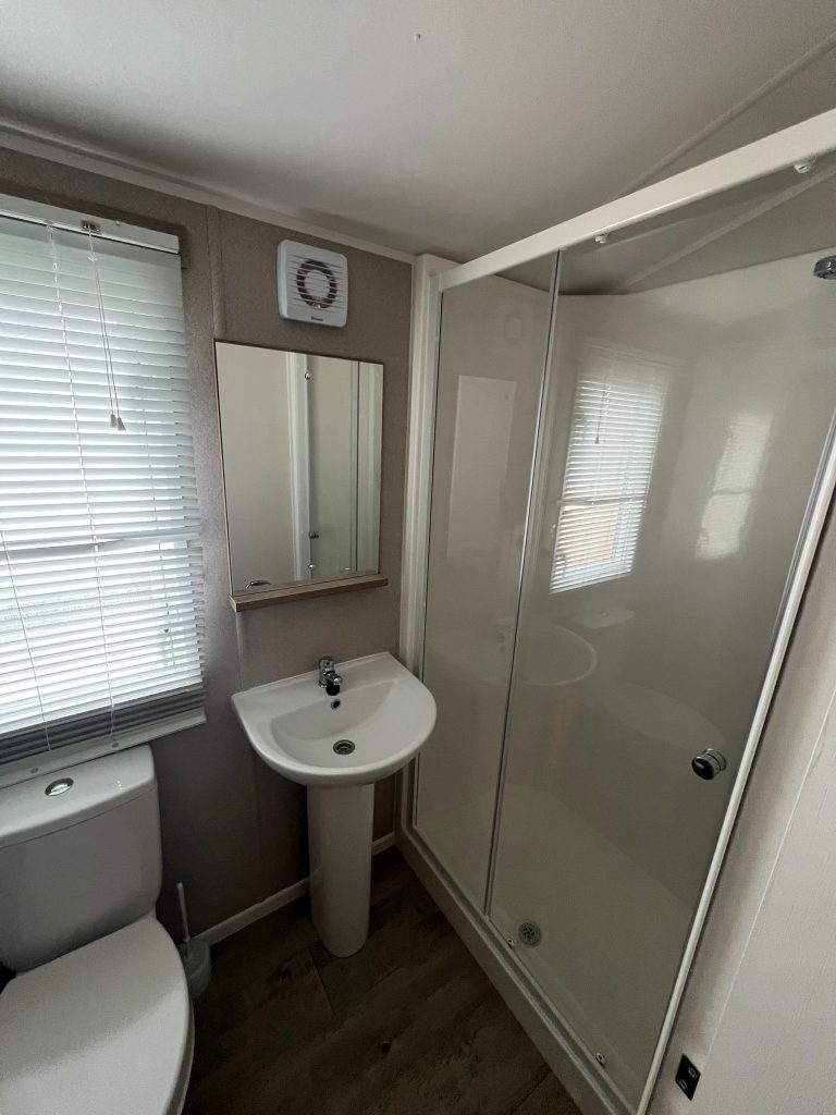 009 Mirage Shower room